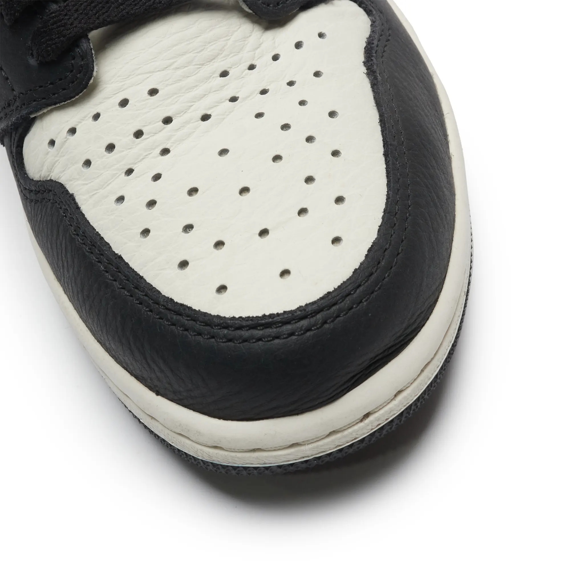 Toe view of Preloved - Air Jordan 1 Retro High OG 'A Star Is Born'